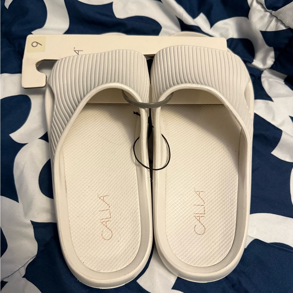 CALIA by Carrie Underwood Cream Ribbed Sandals